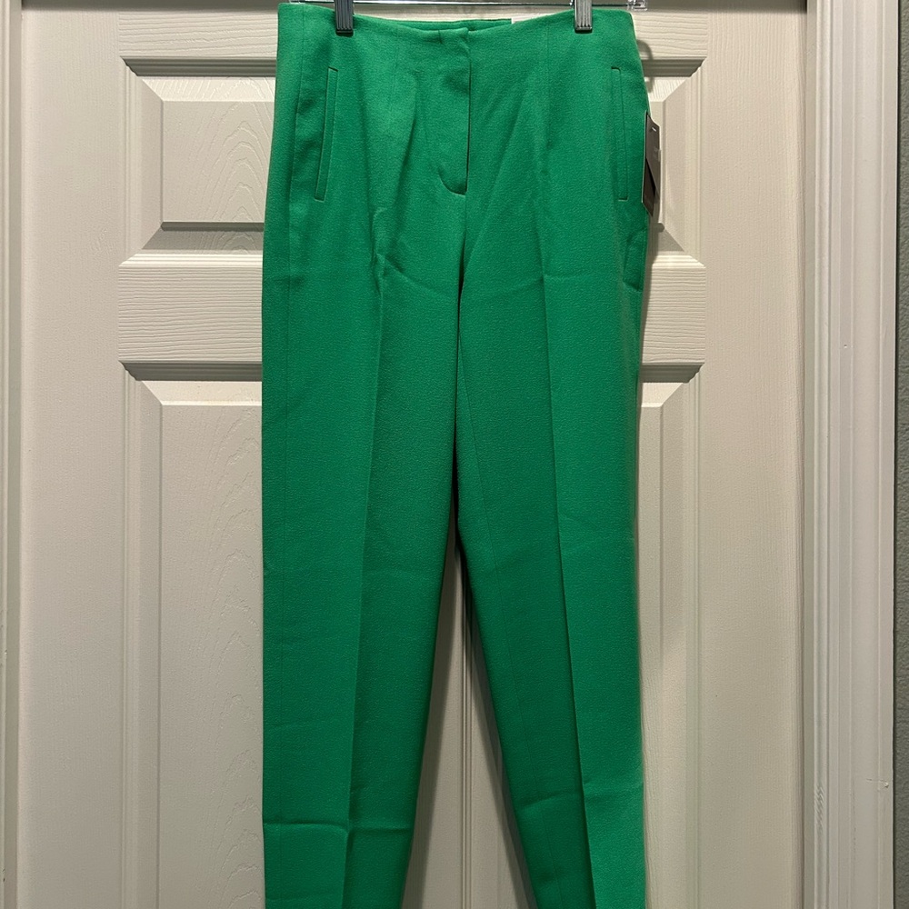 NWT- The Limited gorgeous Green Cropped ankle Pants, light weight